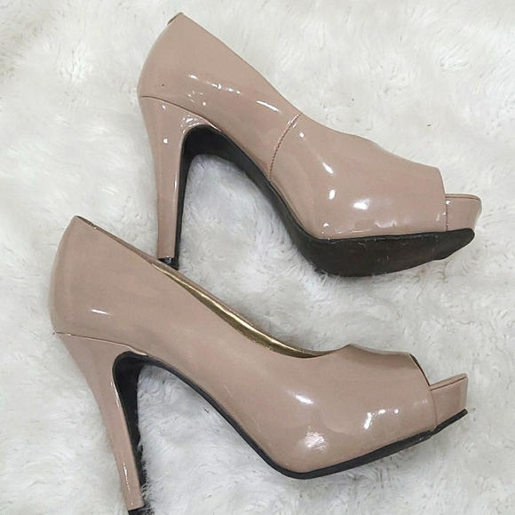 9 & Co. Nude Peep Toe Pumps - Picture 2 of 7